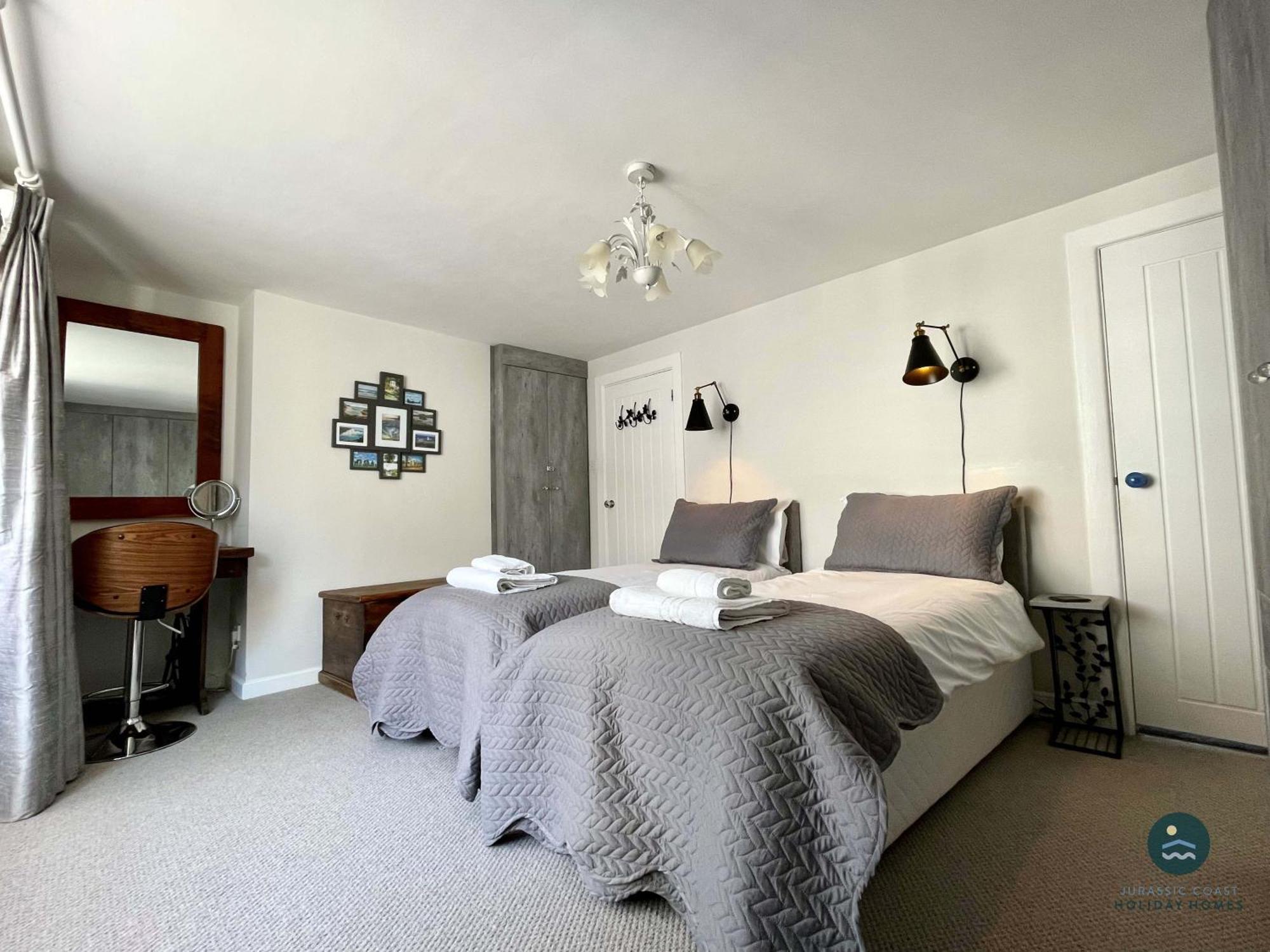 Cobb Cottage - Harbourside Permit Parking Уэймут Экстерьер фото